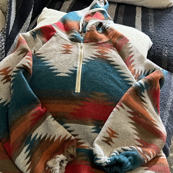 Aztec hoodie - Picture 2 of 2